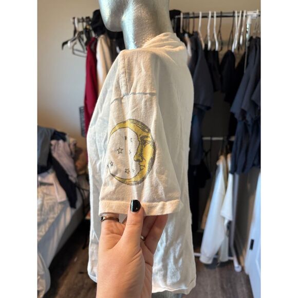 Outlaw Quote Moon Graphic Short Sleeve Crop Top - Picture 3 of 7